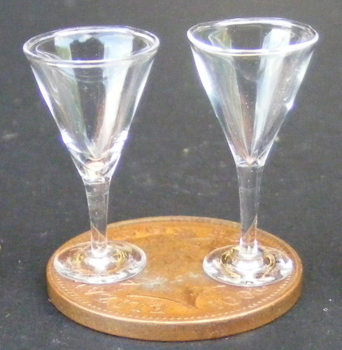 Dolls House Miniature Glass Drinking Glasses Pub Bar